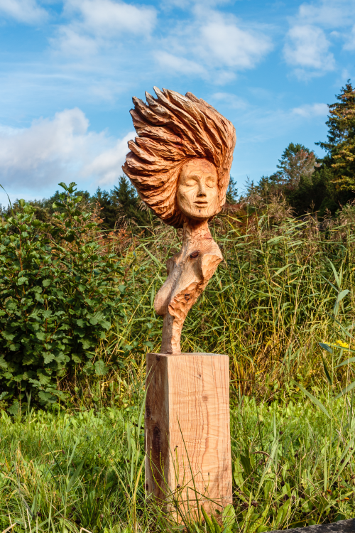 東加豆作家工作紀錄: 被雕刻的女人    (維基 2022年9月21日 每日一圖片) *延伸創作* (東加豆)